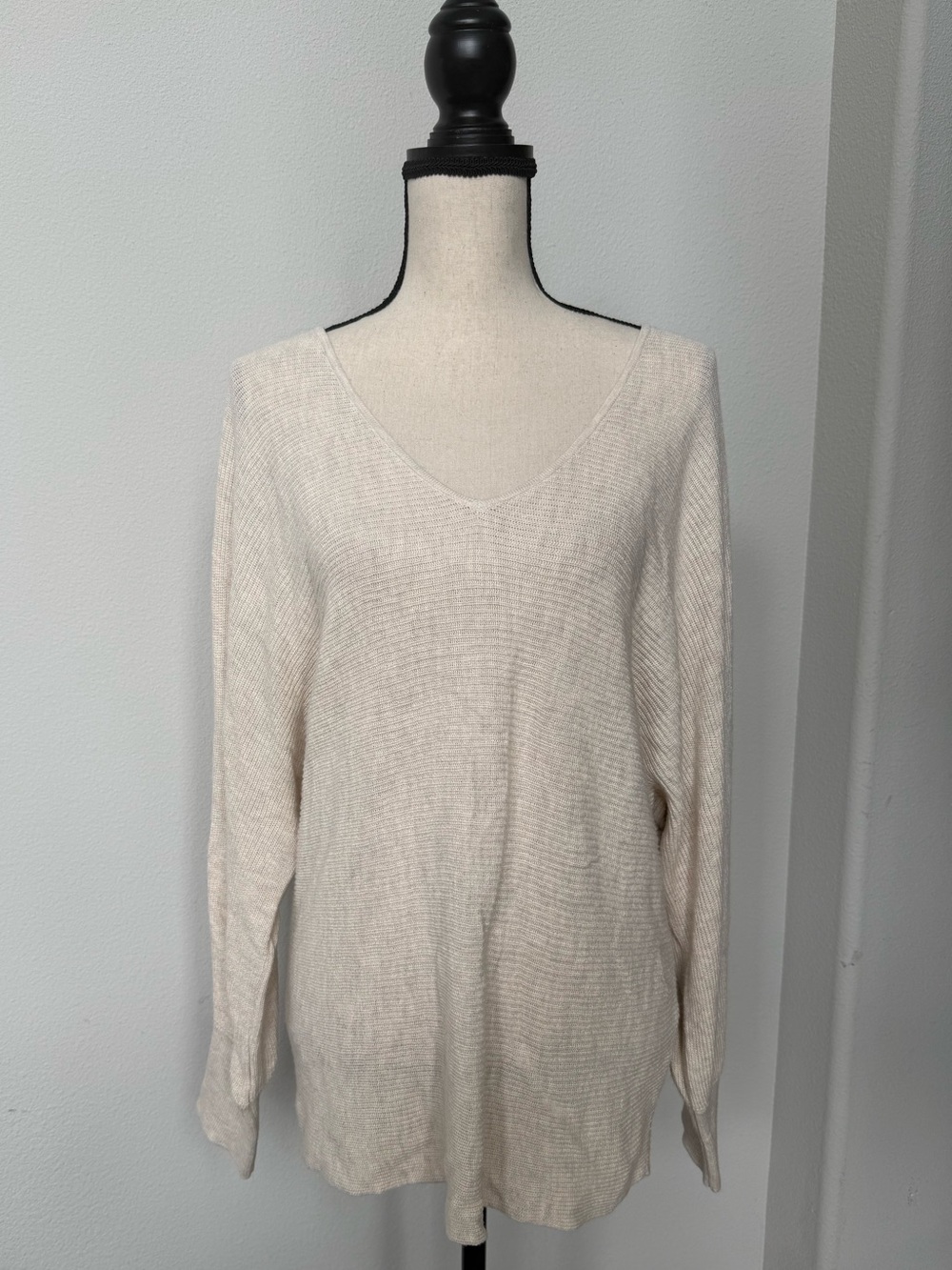 Leith Cream V-Neck Lightweight Knit Sweater
